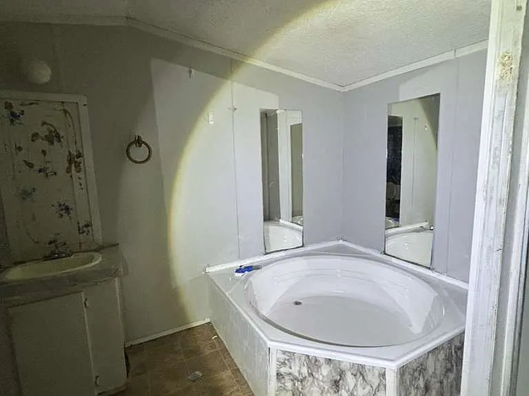 2410 Emery Hills Dr — Photo 7