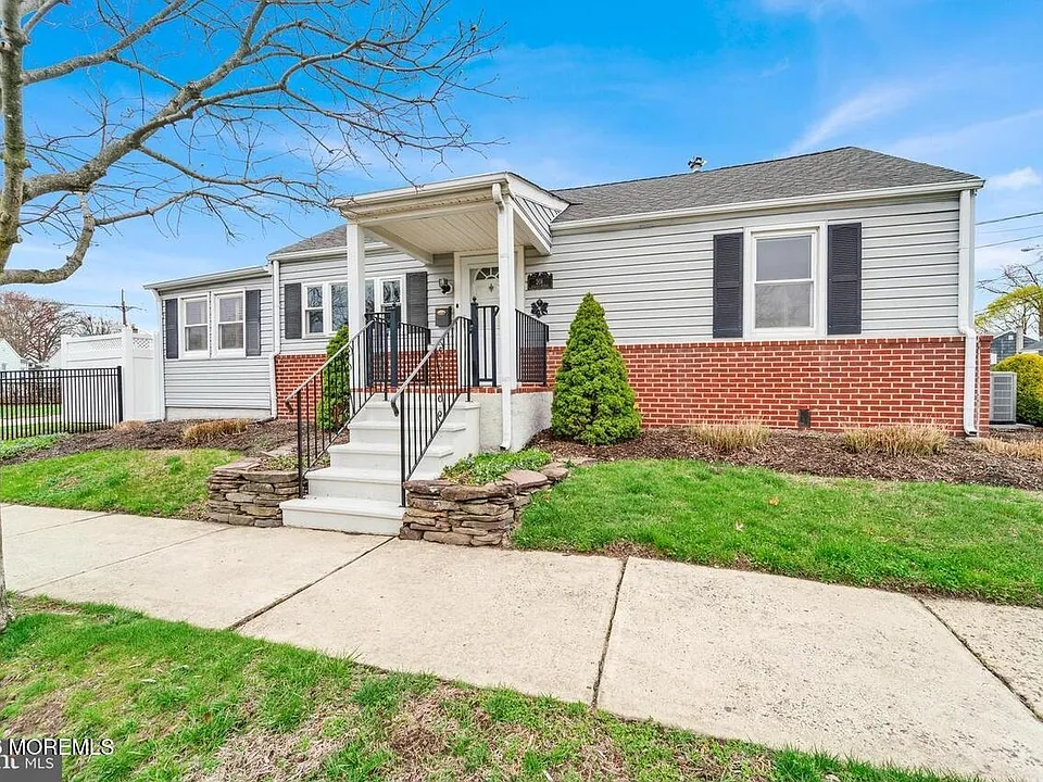 201 Lillian Ave