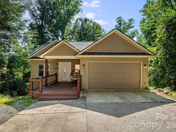 3rd image of 28 Greenbriar Rd