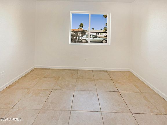 5th image of 1013 W ANGELA Drive
