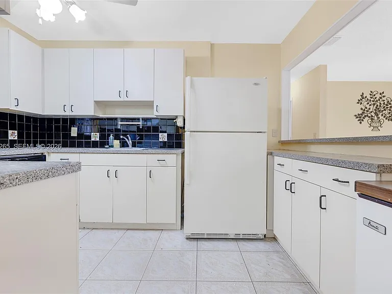 16420 NE 5th Ave — Photo 5