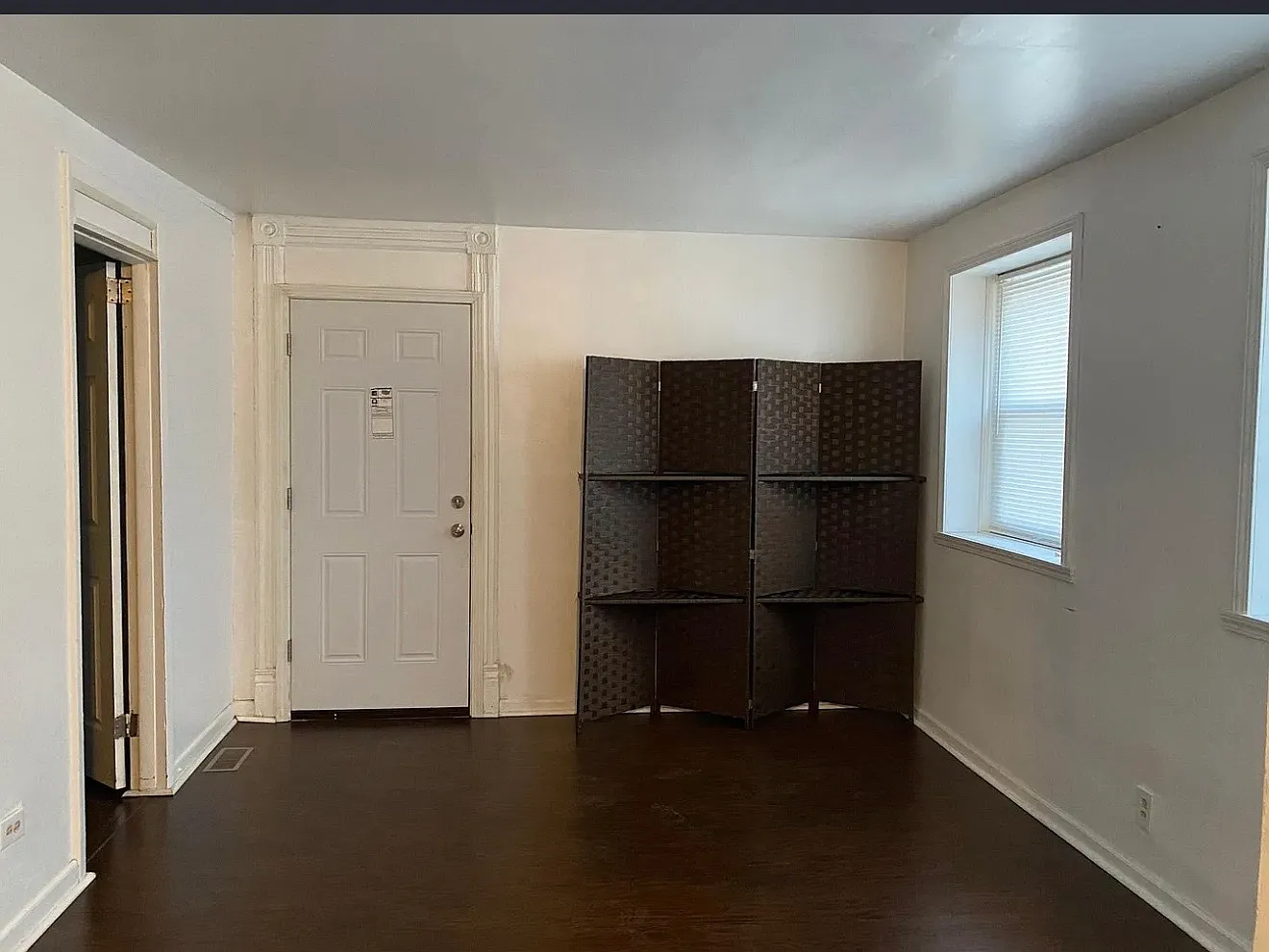 2 bed, 900 sqft, $1,600 — Photo 2