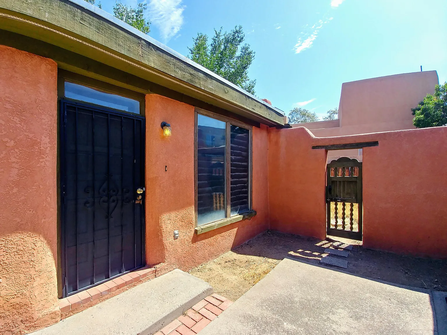 Awesome / Open Adobe Apartment in the North Valley — Photo 2