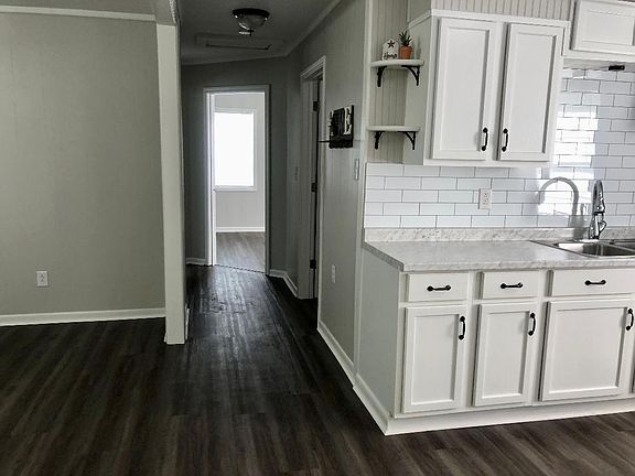 Hallway to bedrooms and bathroom