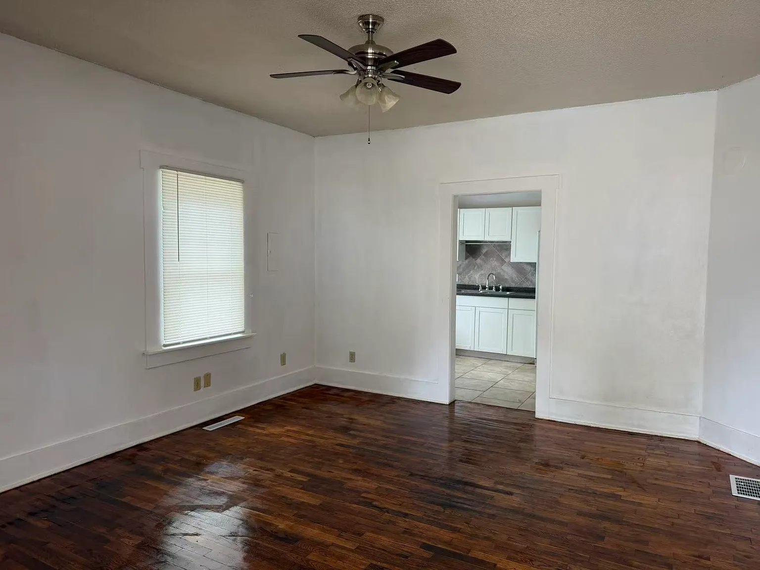 2 bed, 864 sqft, $1,050 — Photo 4