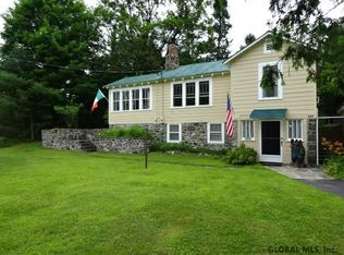 907 E Shore Dr, Adirondack, NY 12808