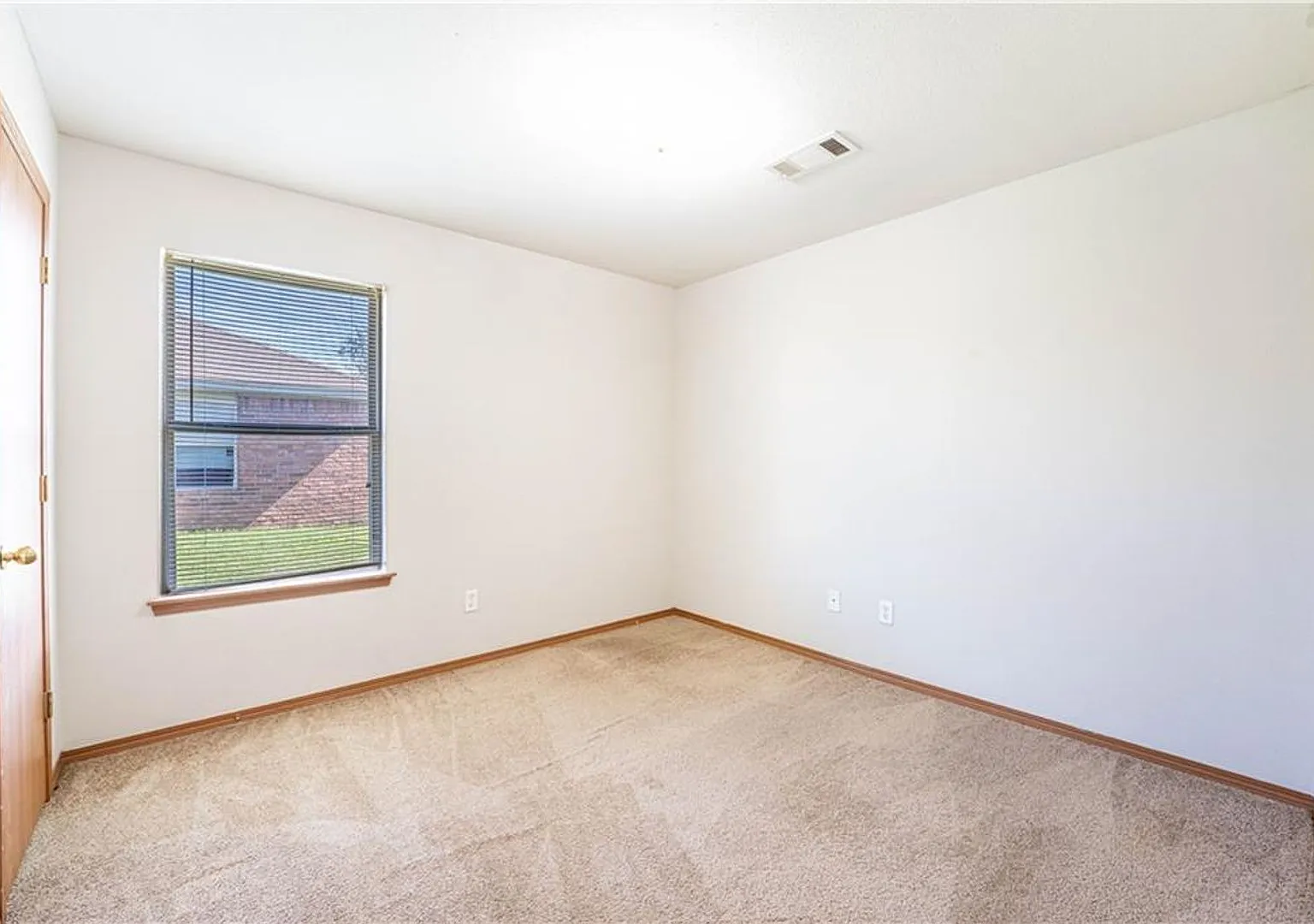 3 Bed 2 Bath Rogers — Photo 2