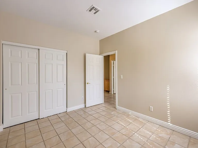 10540 Allthorn Ave — Photo 25