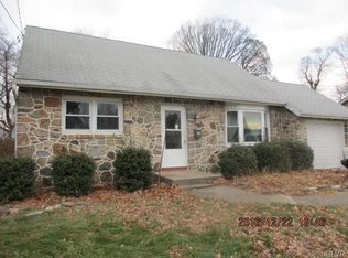 2064 Kensington Rd, Bethlehem, PA 18018