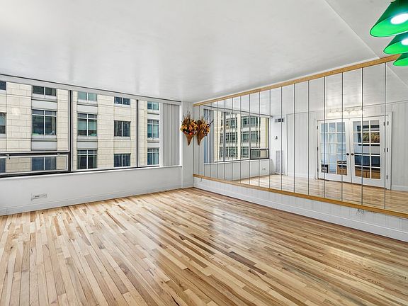 4th image of 233 E Erie St APT 1602