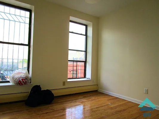 Rented by EXR | media 25