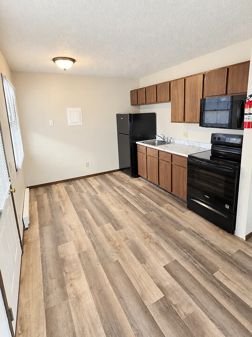 3215 Seymour Rd — Photo 2