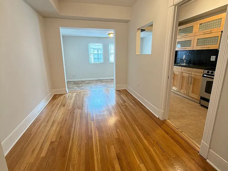 1165 Abbey Pl NE — Photo 4