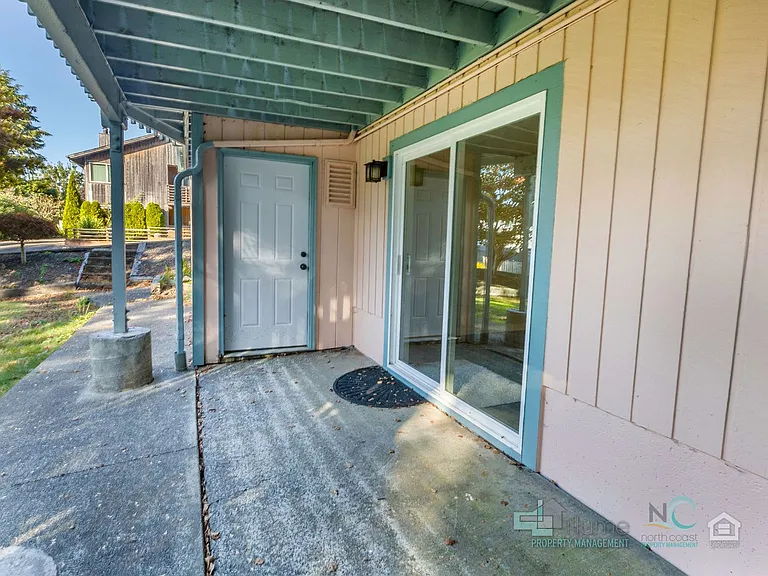 242 Hemlock St — Photo 43