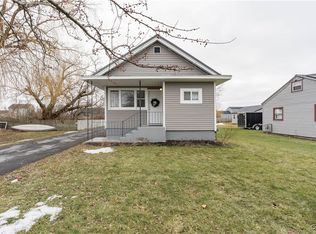 214 Dodge Ave, Sackets Harbor, NY 13685