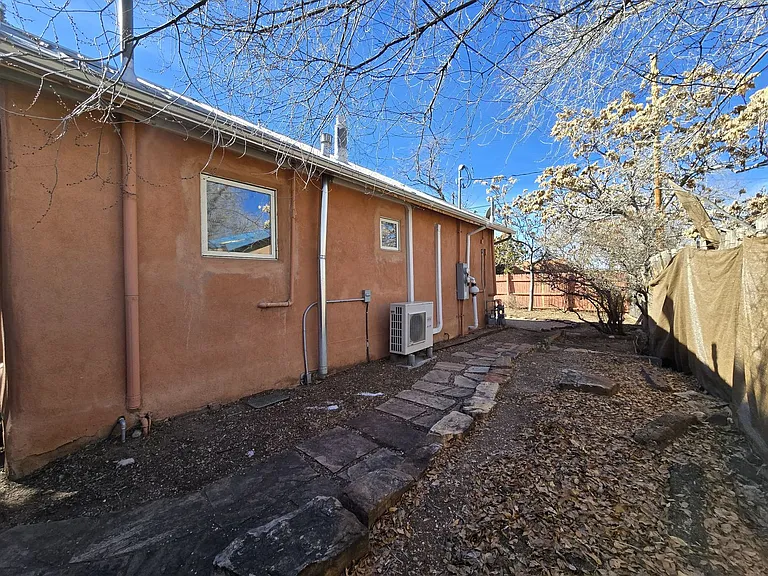 235 Irvine St — Photo 31