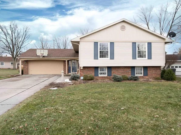 895 Valleyview Dr, Bellevue, OH 44811