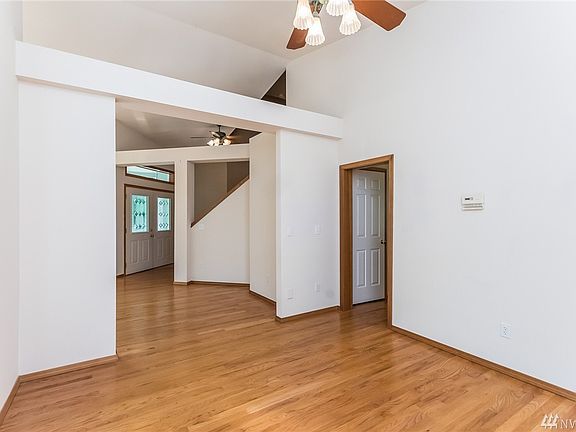 3rd image of 19216 233rd Ave NE