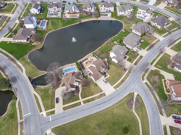 5th image of 669 Davis Cir