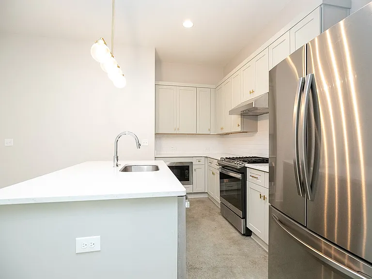 4640 Broadwick St — Photo 7