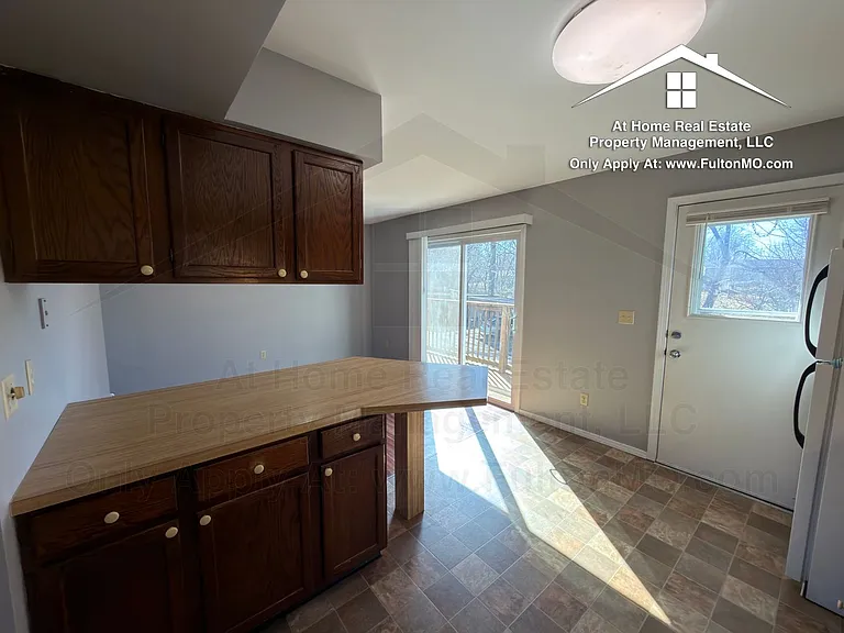 1904 Springdale Ct — Photo 9