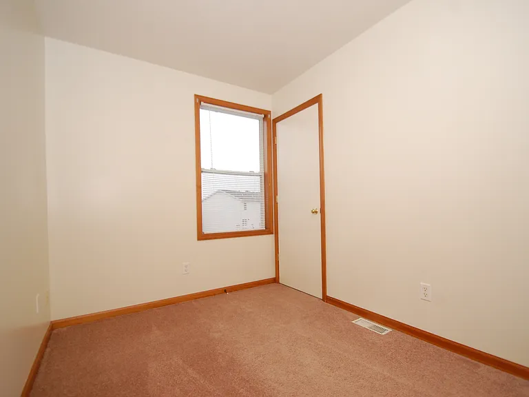 527 S Silverwood Ln #B — Photo 9