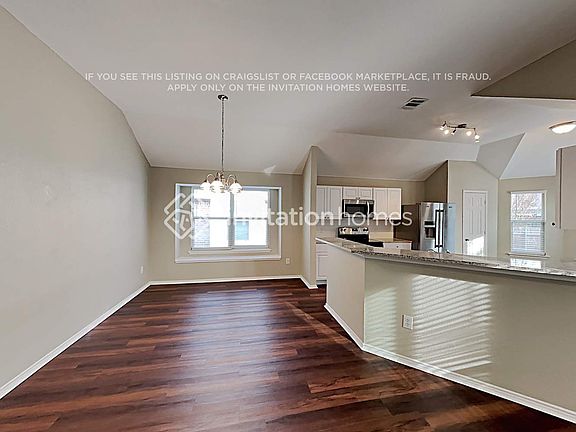 5th image of 1009 Silver Spur Ln