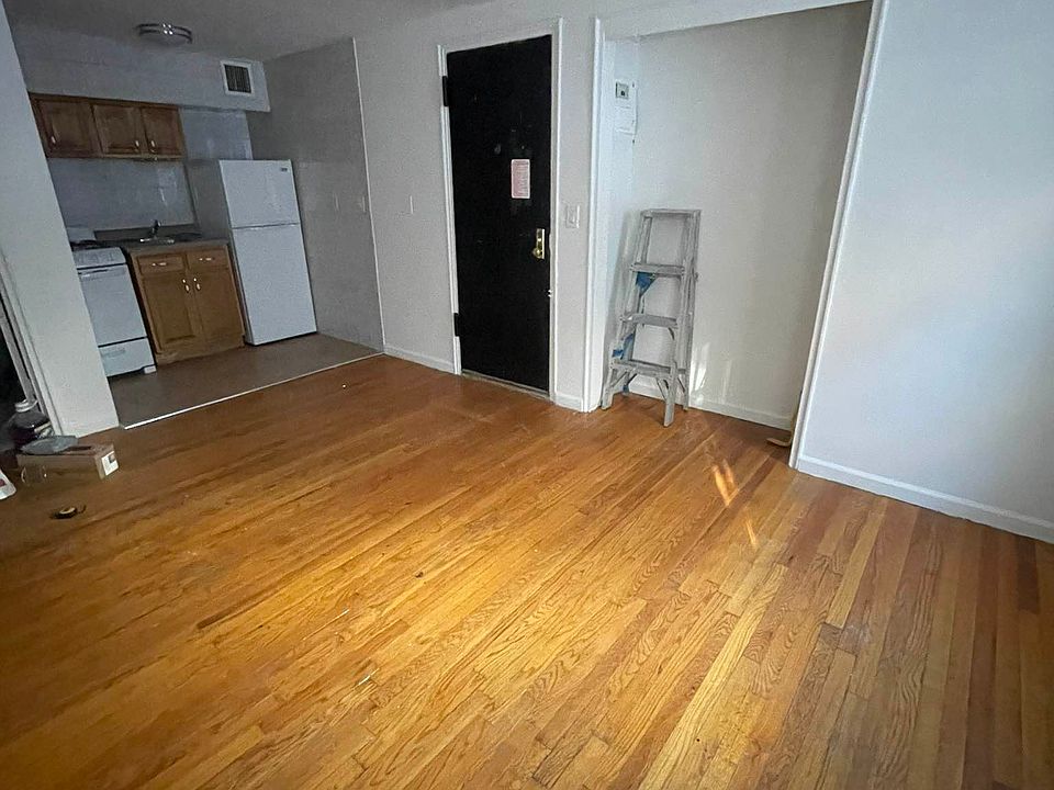 2nd image of 212 E 26th St APT 1A