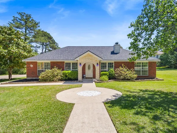 1452 River Oaks Dr, Huntsville, TX 77340