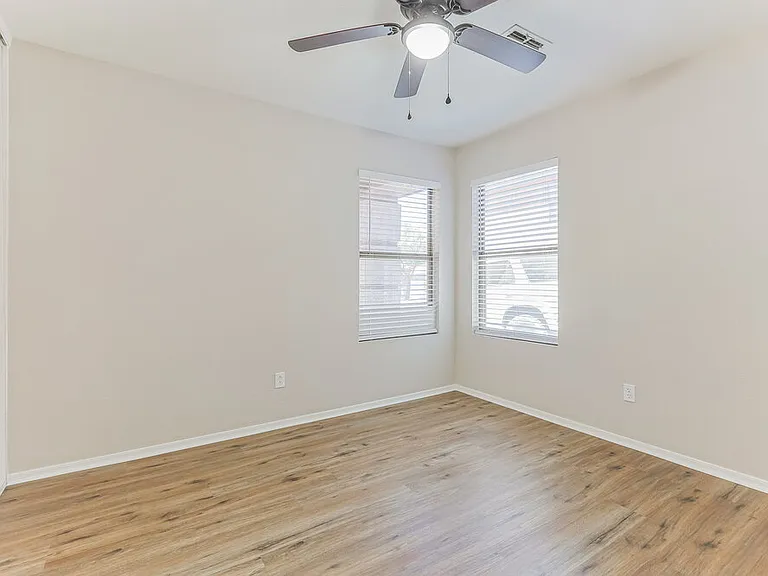 2281 E Peach Tree Dr — Photo 14