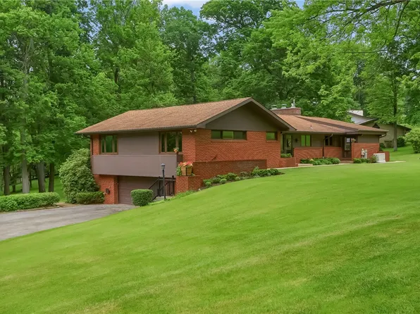 929 Center Oak Dr, Pittsburgh, PA 15237