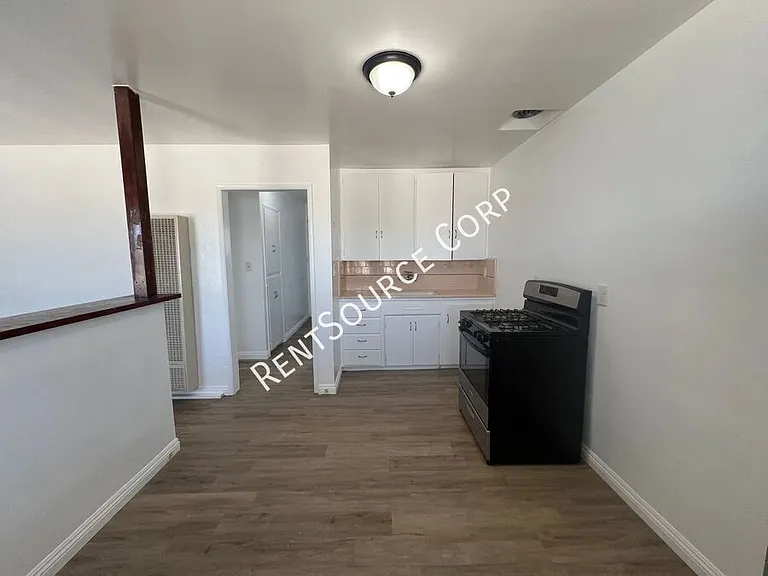 1360 1/2 Nancy St — Photo 7