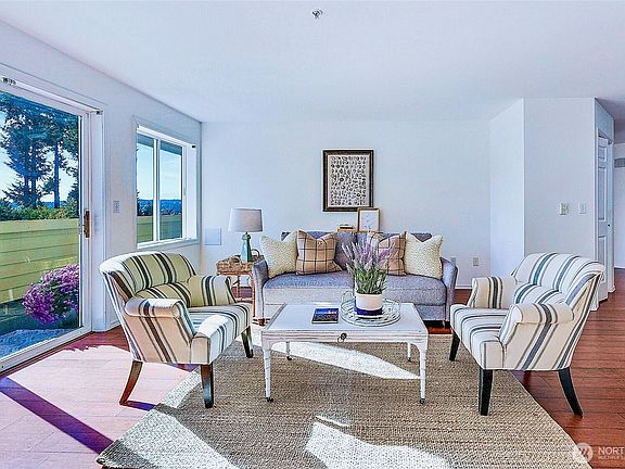 4th image of 26291 Pennsylvania Avenue NE #105