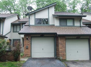12120 Rush Creek Way, Maryland Heights, MO 63043