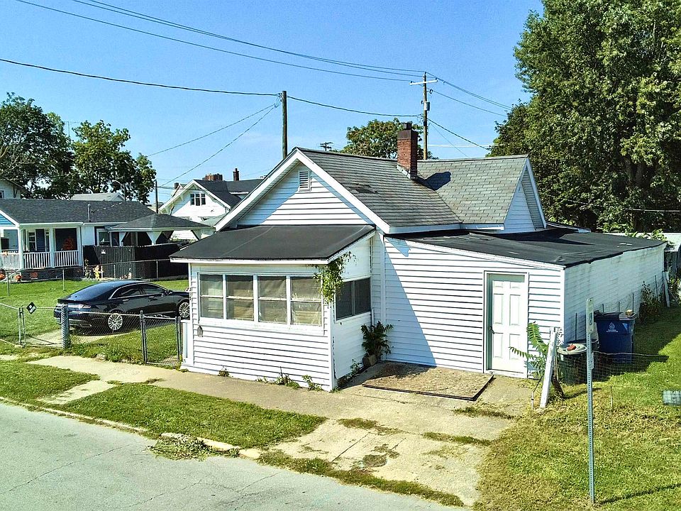 1st image of 315 E 9th St
