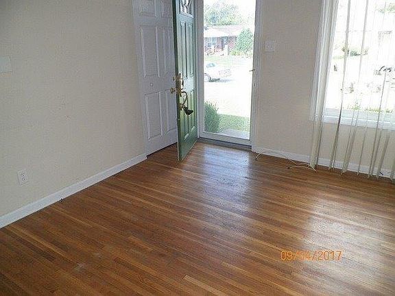 5th image of 953 Saint Martins Ave