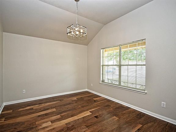 2nd image of 118 Edison Dr