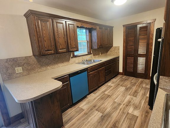 4th image of 1900 Laura Lee Ln