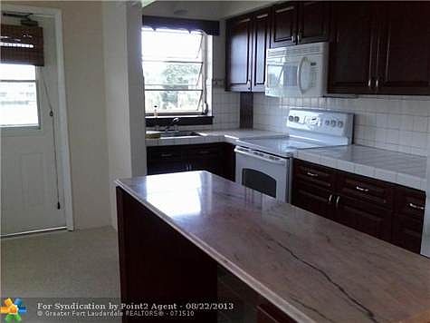 4th image of 1410 SE 7th Ave APT 3
