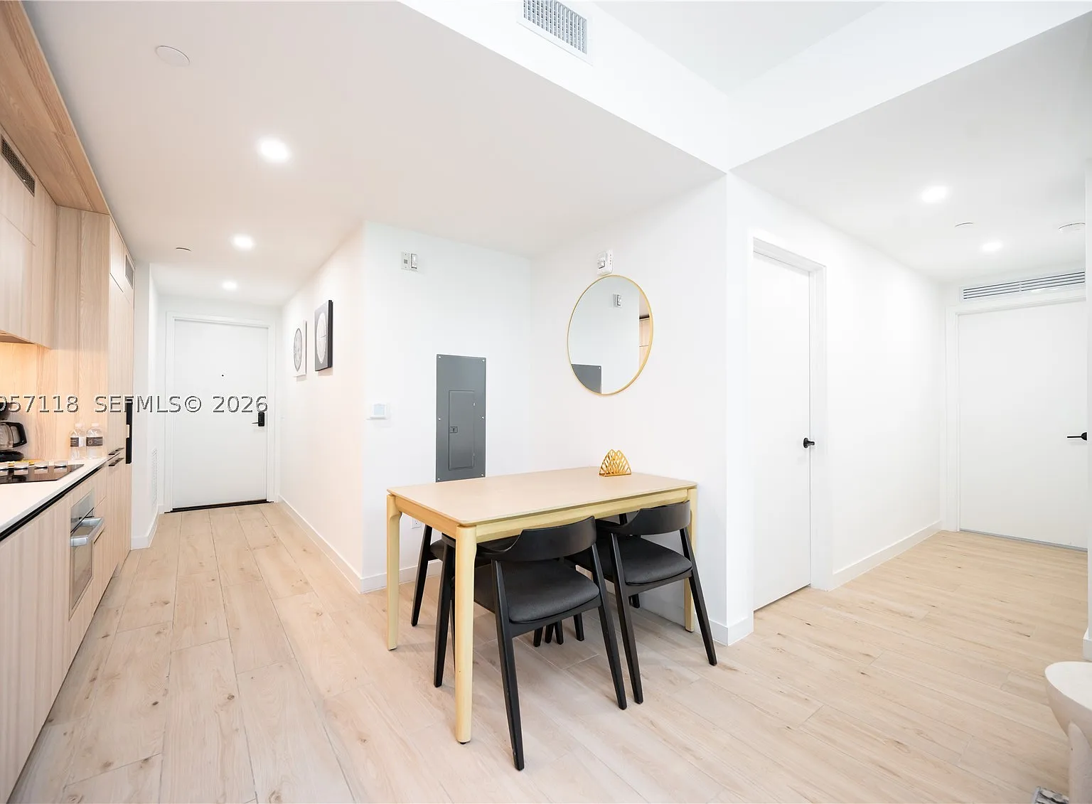 2 bed, 2.0 bath, 759 sqft, $5,000 — Photo 4
