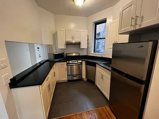 Rented by Salon Realty Corp | media 3