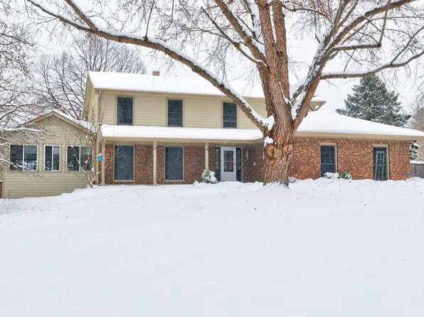 3901 Weathervane Ln, Crystal Lake, IL 60012