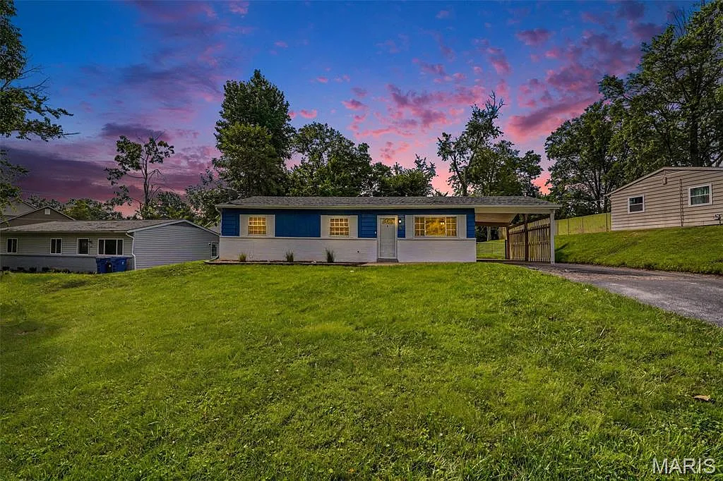 3 bed, 1.0 bath, 1008 sqft, $1,995 — Photo 1