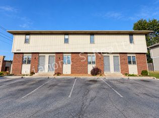 1201 N Main St, Nixa, MO 65714