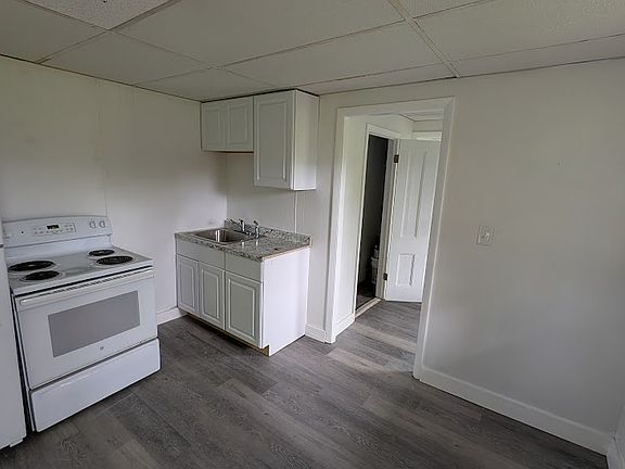 4th image of 286 Walnut St #286