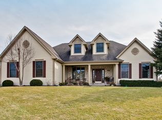 9585 Nicklaus Ln, Crystal Lake, IL 60014