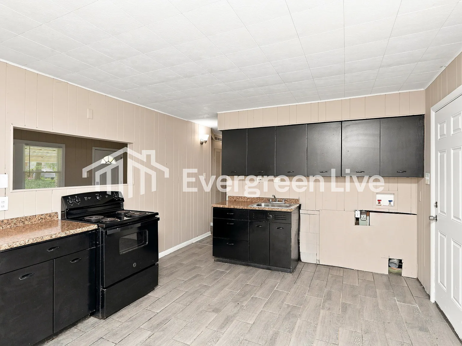 3 bed, 1.0 bath, 1225 sqft, $1,345 — Photo 3
