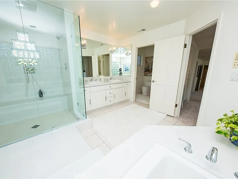 1021 Avenue D — Photo 23