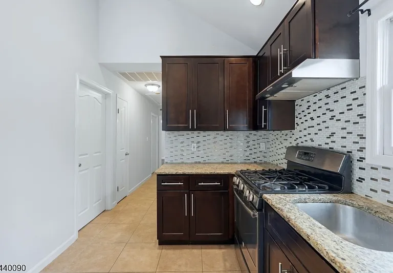 410 Lafayette Ave #2 — Photo 8