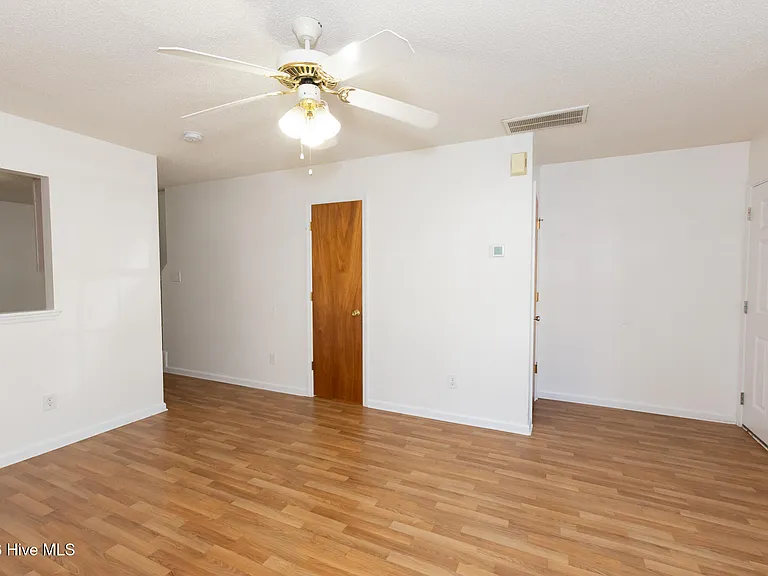 104 Spring Meadow Cir — Photo 3